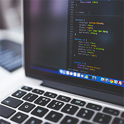 有人私信我新澳门六合彩“稳赚”链接，我追到源头发现拉人头才是核心：这不是危言耸听